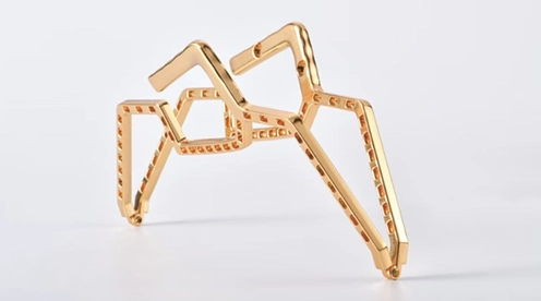 What conditions must high-end luggage hardware meet?